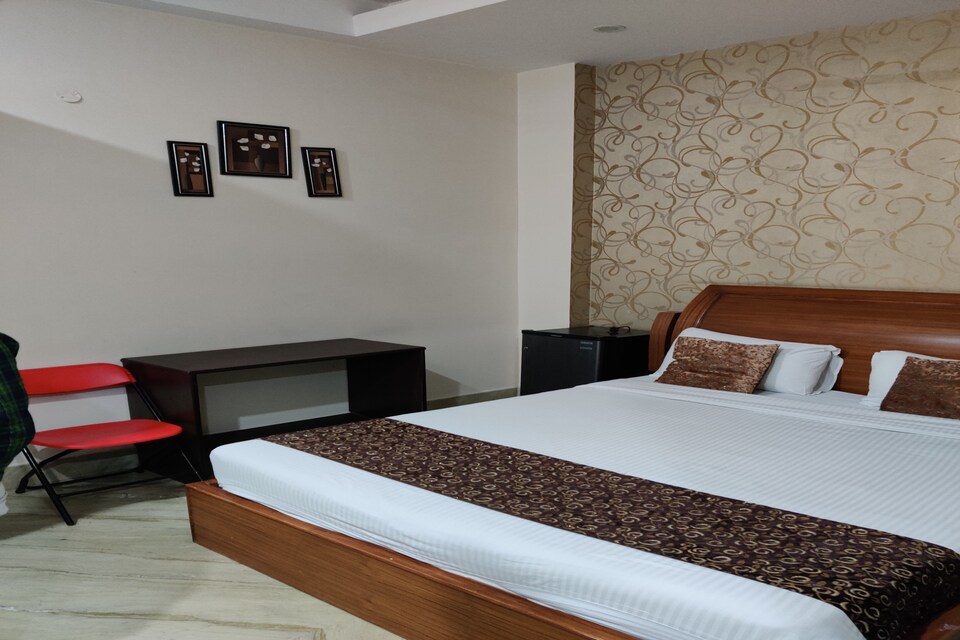 OYO Maya Palace Near Maujpur-babarpur Metro Station, Anand Vihar Delhi, Delhi