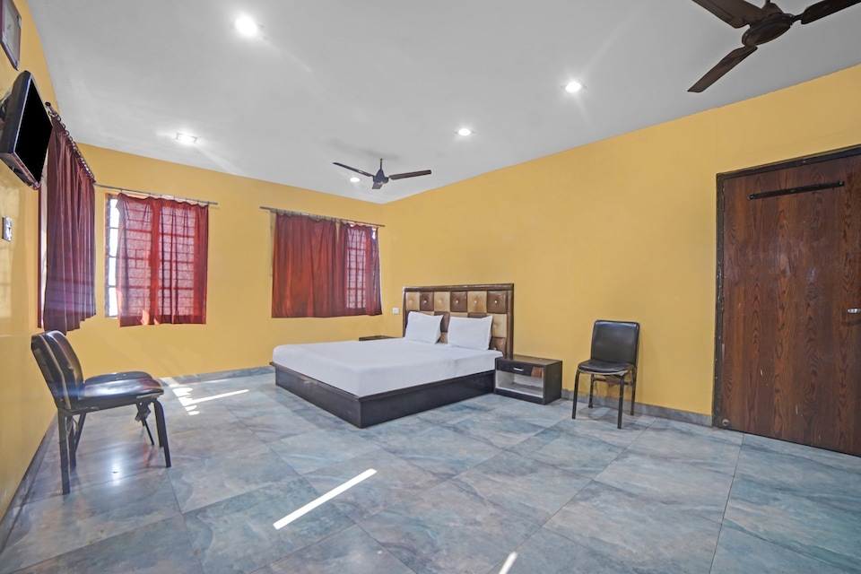Flagship 85517 Hotel Sheetal Lake View, Pandri Road, Raipur