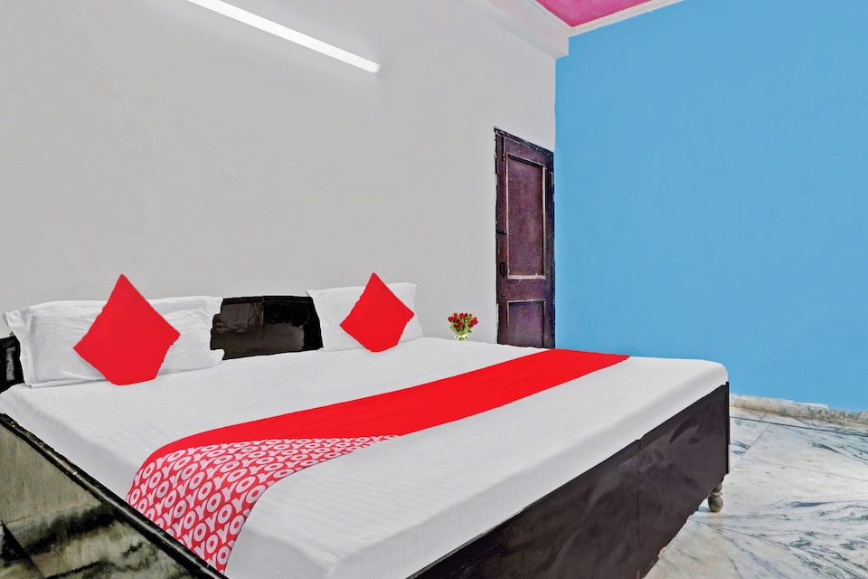 OYO F/a House Near Iskcon Temple Noida, Noida City, Noida