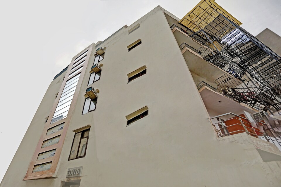 Capital O 85549 Hotel Small Town, Paschim Vihar Delhi, Delhi