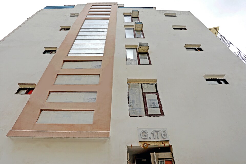 Capital O 85549 Hotel Small Town, Paschim Vihar Delhi, Delhi