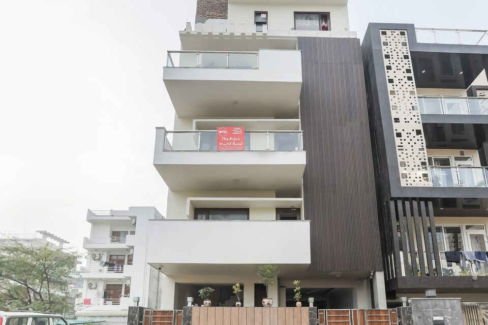 Capital O 85585 The Arjun Hotel, Golf Course Road, Gurgaon