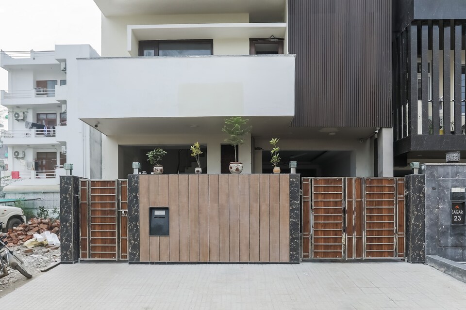 Capital O 85585 The Arjun Hotel, Golf Course Road, Gurgaon
