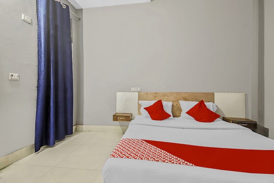 OYO Royal Guest House Near Gokulpuri Metro Station, Anand Vihar Delhi, Delhi