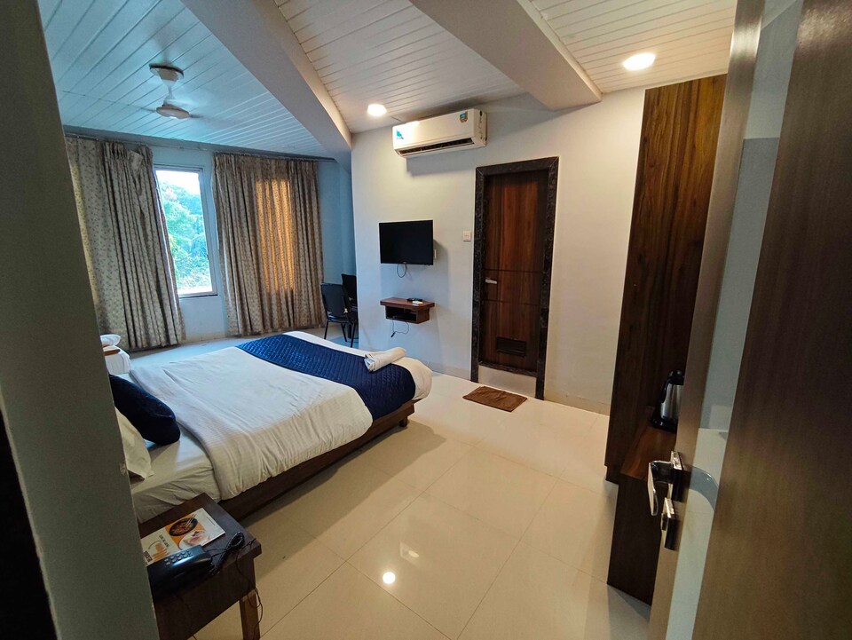 Hotel O Vishwanath lodge, Chakan Pune, Pune