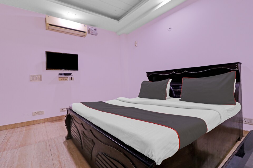 OYO Flagship 85649 Hotel Sunrise Inn, Lajpat Nagar Delhi, Delhi