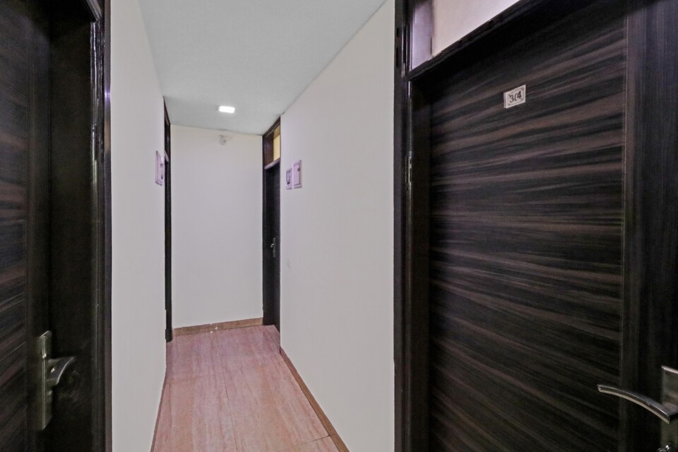 OYO Flagship 85649 Hotel Sunrise Inn, Lajpat Nagar Delhi, Delhi