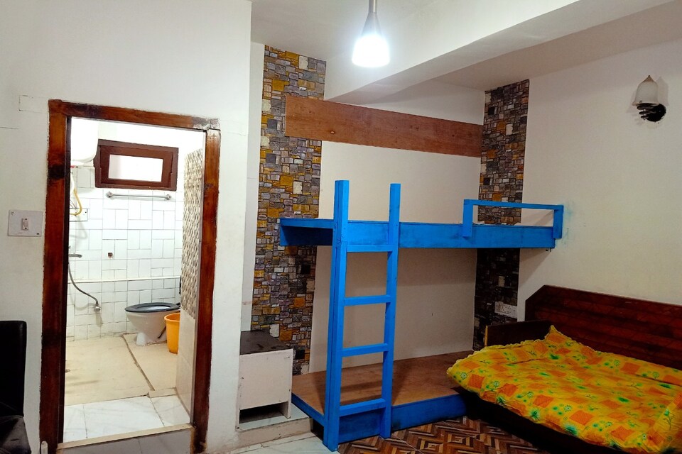 OYO 85656 Vasuki BNB Near Mall Road, Mall Road Manali Cluster, Manali