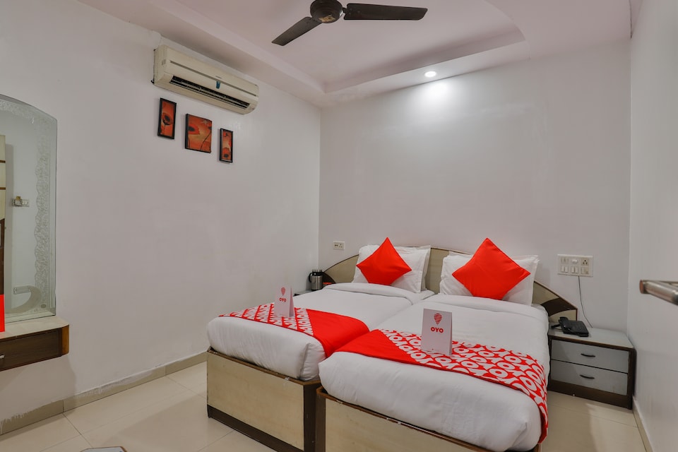 OYO 1389 Hotel Relax Inn, Delhi Gate Surat, Surat