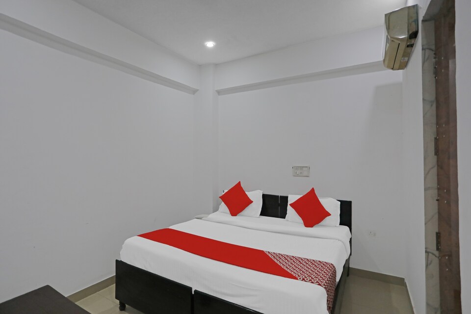 OYO 85686 Rp Residency 2, Noida Industrial Area Mamura, Noida