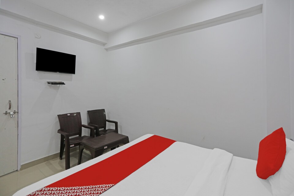 OYO 85686 Rp Residency 2, Noida Industrial Area Mamura, Noida