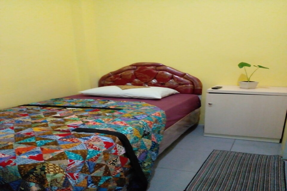 OYO 90868 Ikhwan Guest House Syariah, Balikpapan, Balikpapan