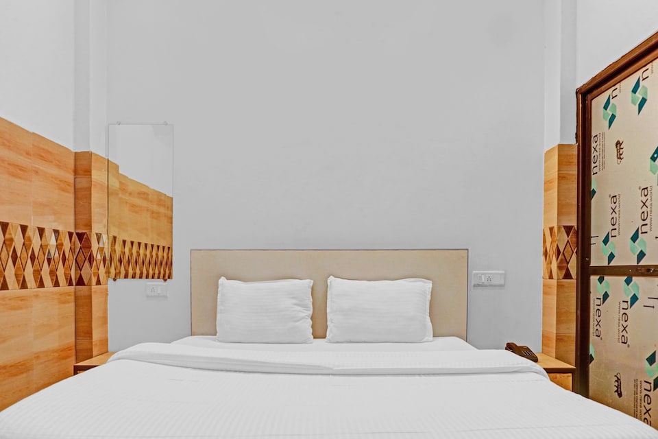 OYO 85706 Hotel Aditya Inn, Mirzapur, Mirzapur