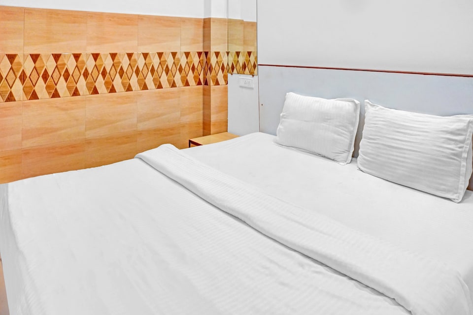 OYO 85706 Hotel Aditya Inn, Mirzapur, Mirzapur