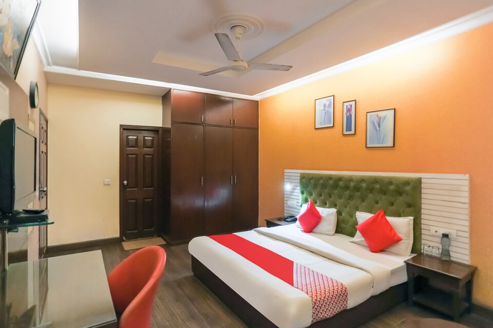 Live as GRG781, Golf Course Road, Gurgaon