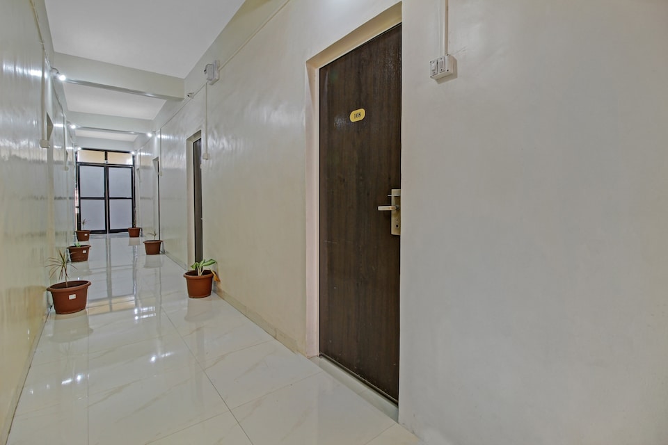 SPOT ON 85727 nisarg lodge, Baramati, Baramati