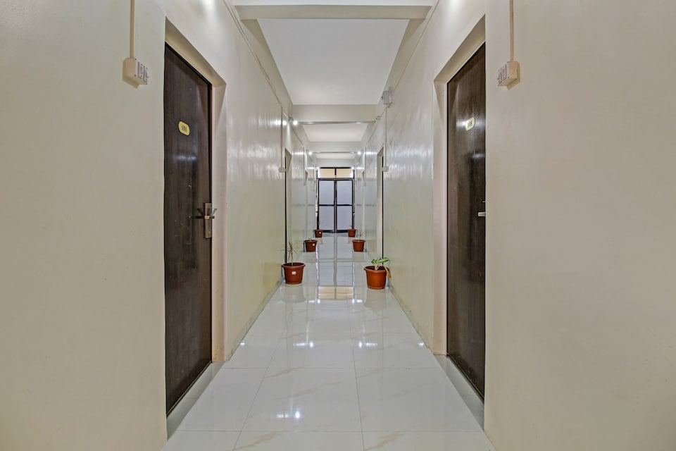 SPOT ON 85727 nisarg lodge, Baramati, Baramati