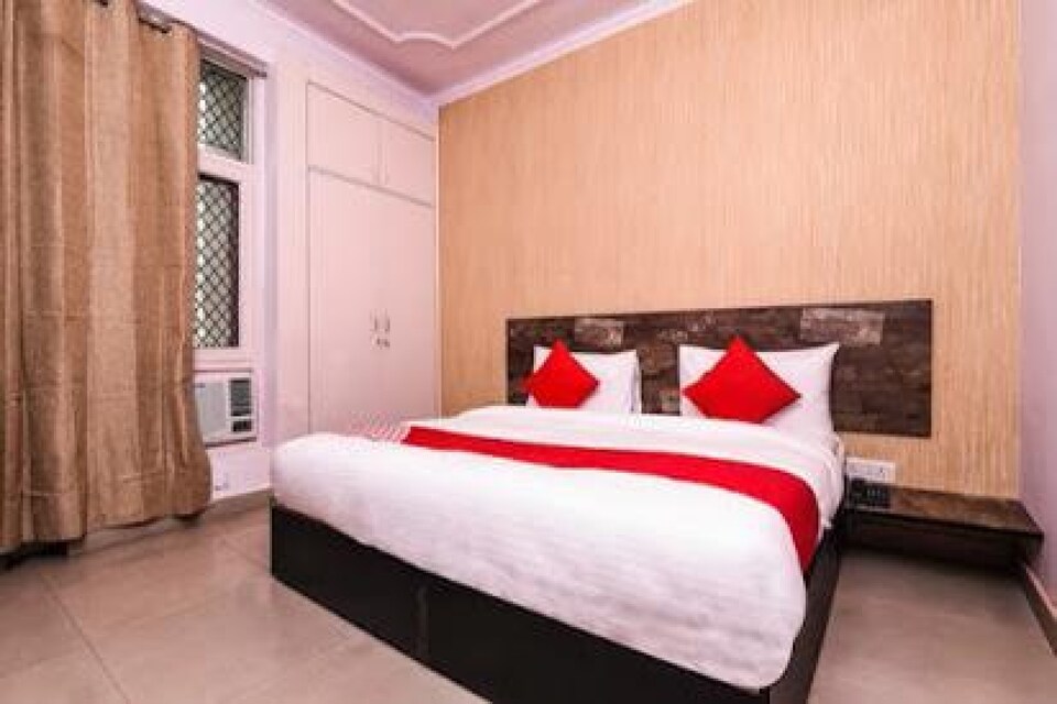 OYO Hotel City Hut Near Iskcon Temple Noida, Noida City, Noida