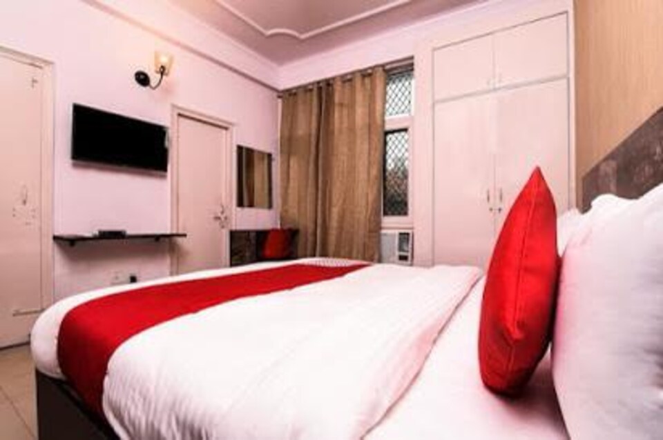 OYO Hotel City Hut Near Iskcon Temple Noida, Noida City, Noida