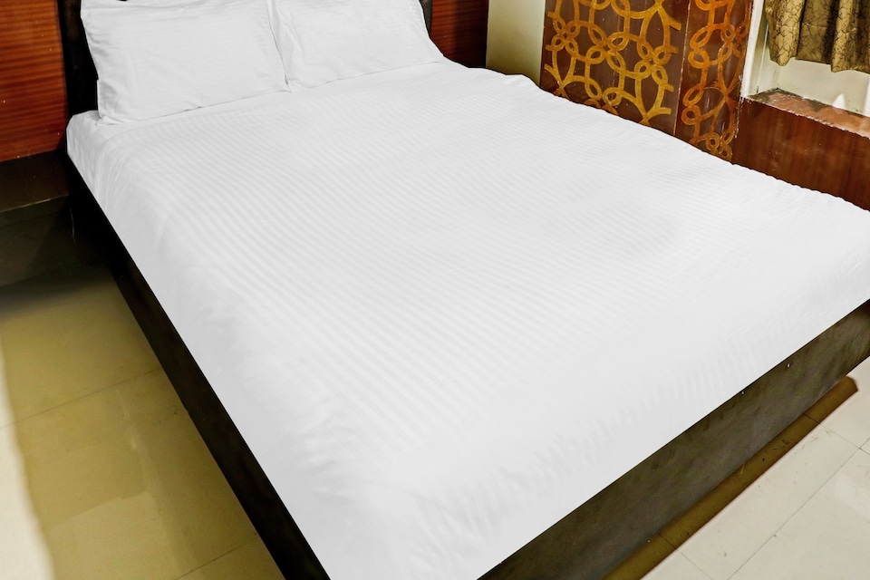 Live as SRT573, Airport Surat, Surat