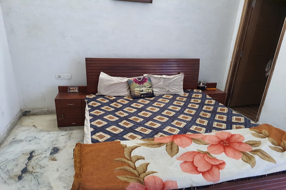 OYO HOME 85774 Royal Palm-a Cozy Cottage, Ranjit Avenue Amritsar, Amritsar