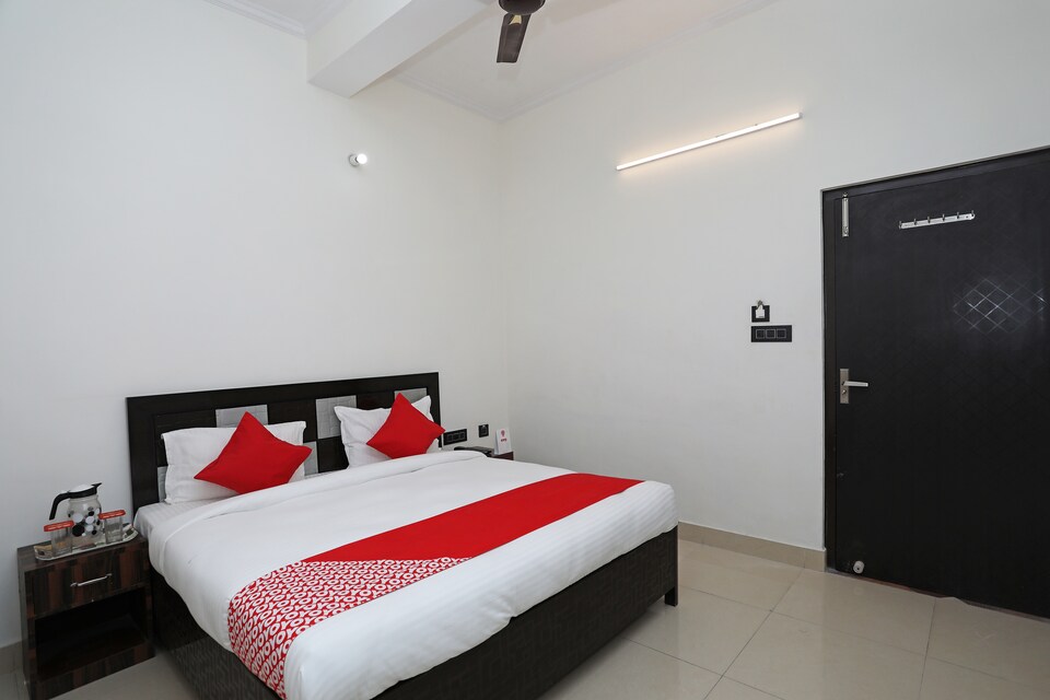 OYO 10535 Hotel Alpine, Railway Station Bareilly, Bareilly