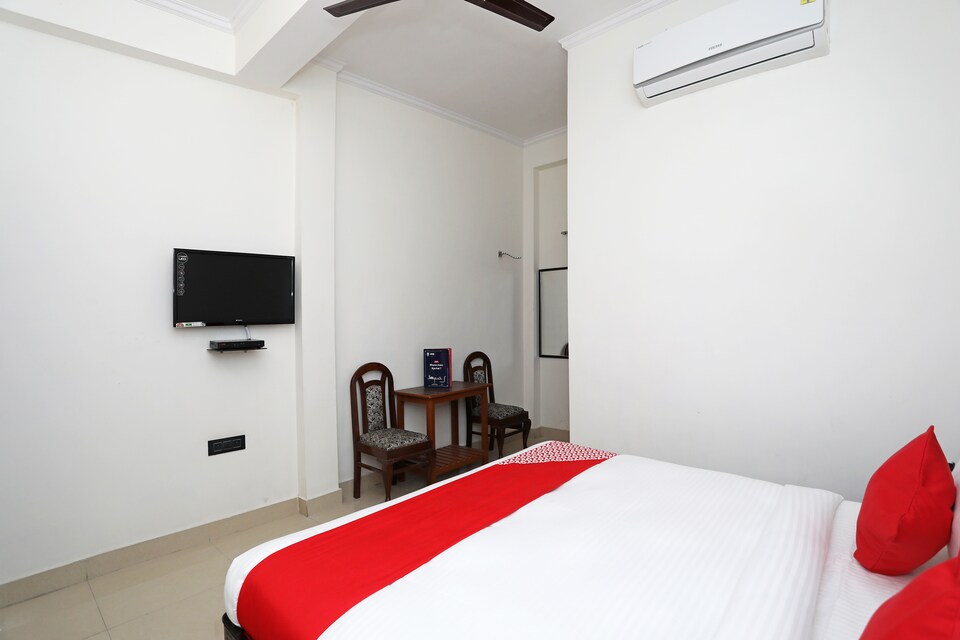 OYO 10535 Hotel Alpine, Railway Station Bareilly, Bareilly