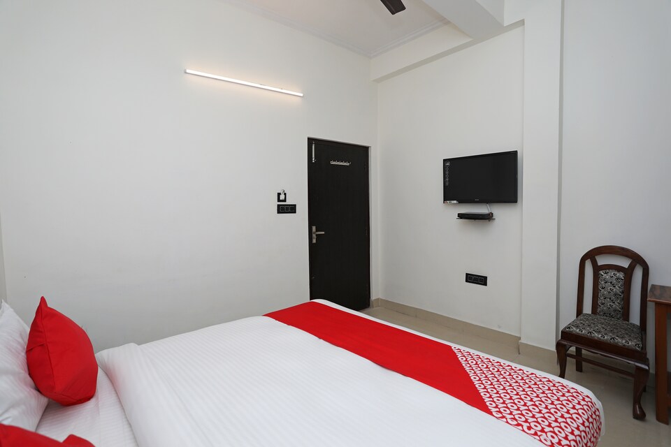 OYO 10535 Hotel Alpine, Railway Station Bareilly, Bareilly