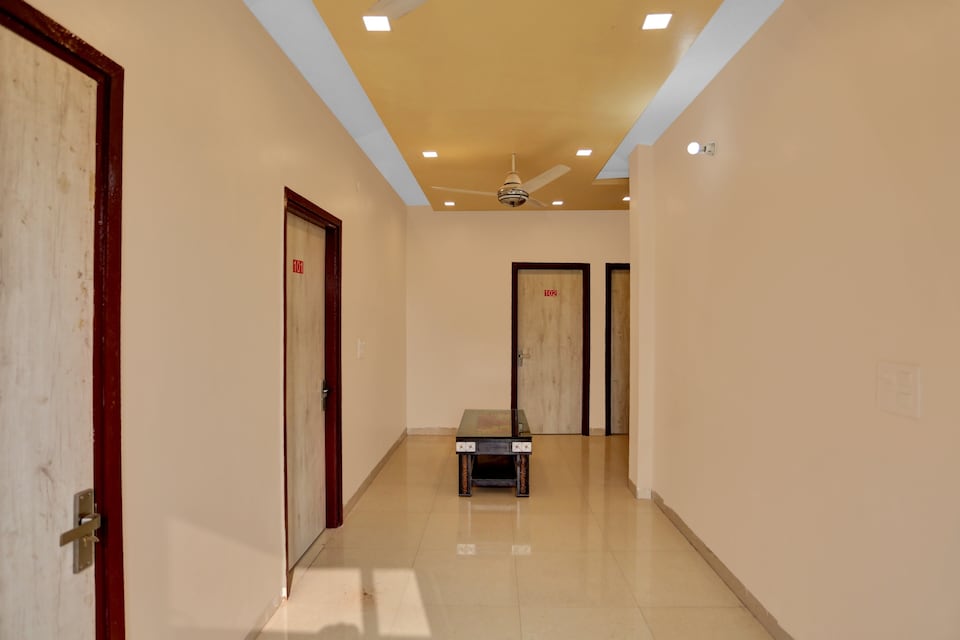 Hotel O Expo View Near PVR Ansal Plaza Greater Noida, Greater Noida, Noida