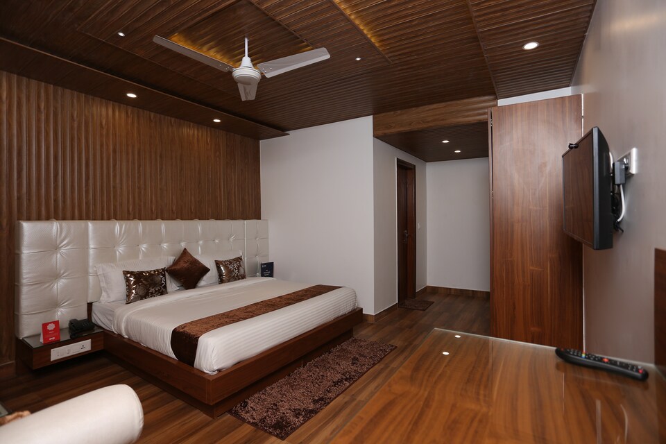 OYO 10076 Hotel Skylark, Library Chowk Mussoorie, Mussoorie