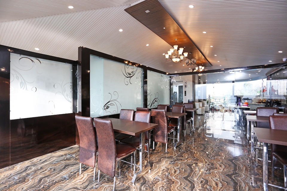 OYO 10076 Hotel Skylark, Library Chowk Mussoorie, Mussoorie