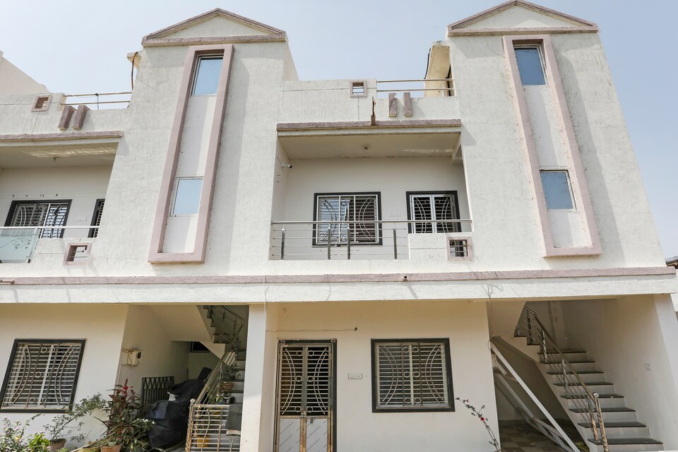 OYO 85810 Krishna Homestay, Kevadia, Vadodara