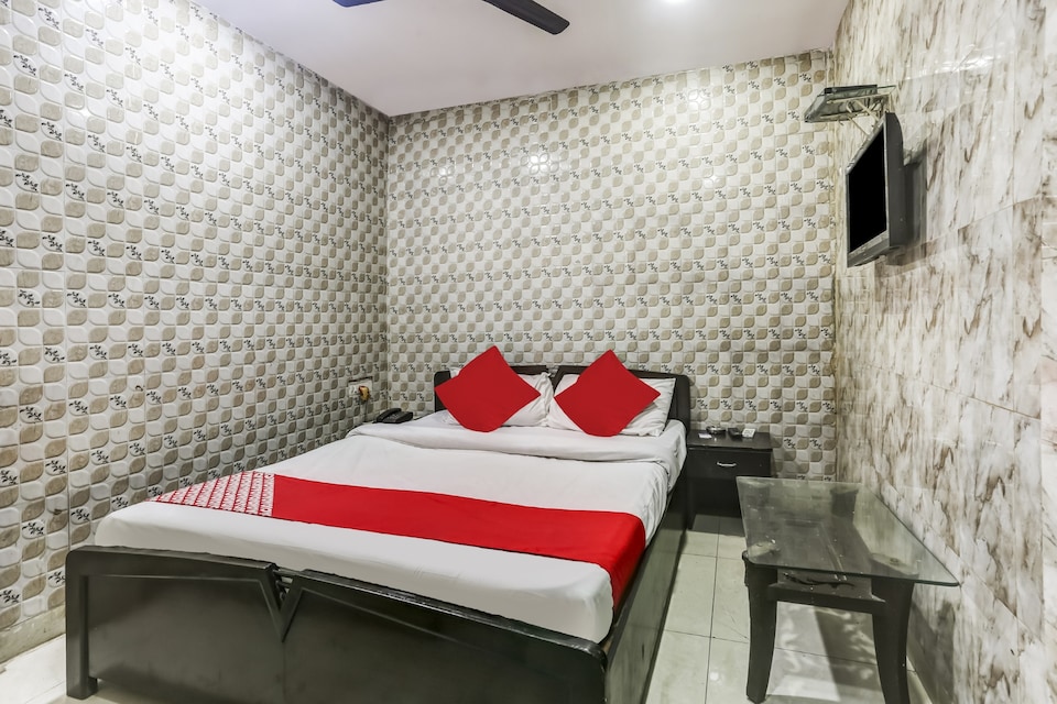 OYO 85821 Hotel M Residency, Mumbai BCEC, Mumbai