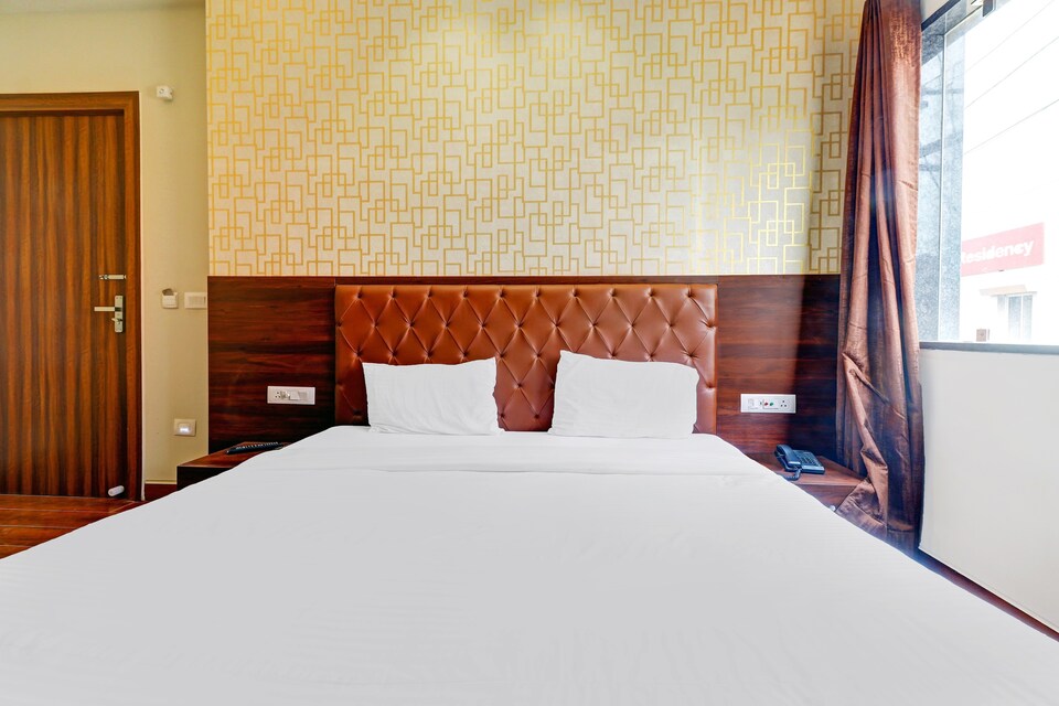 Capital O 85838 Hotel Gr Palace, Shilpgram, Agra