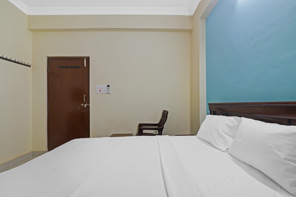 OYO 85841 Hotel Vibrant Golden Bay, Gachibowli, Hyderabad