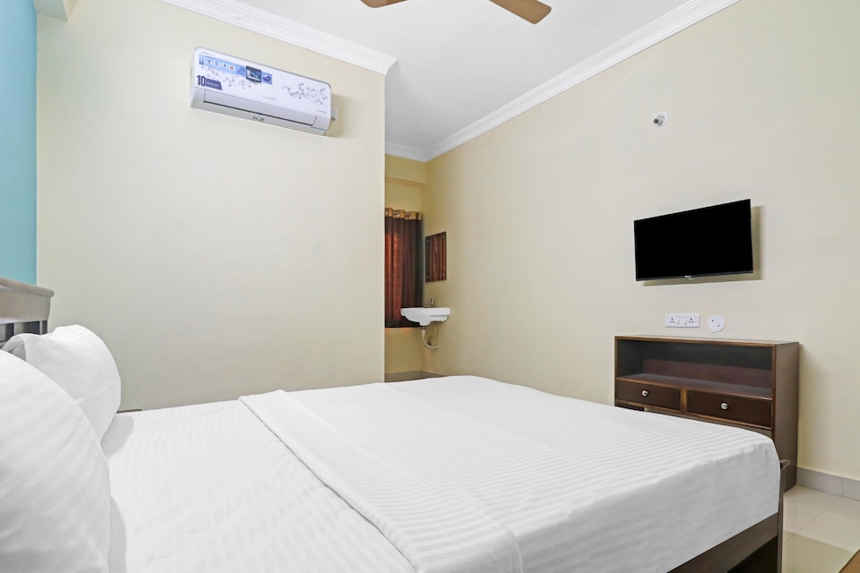 OYO 85841 Hotel Vibrant Golden Bay, Gachibowli, Hyderabad