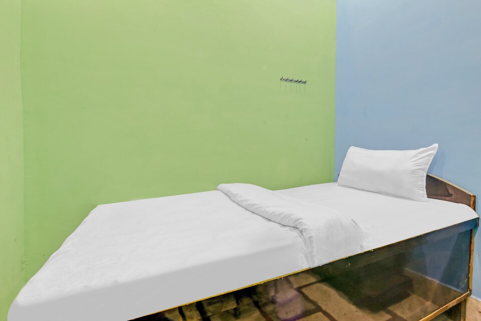 OYO  Flagship 85846 Royal Inn, Meerut, Meerut