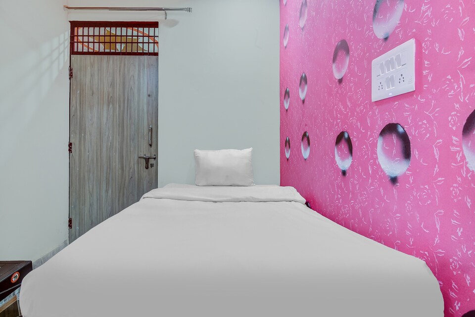 OYO  Flagship 85846 Royal Inn, Meerut, Meerut