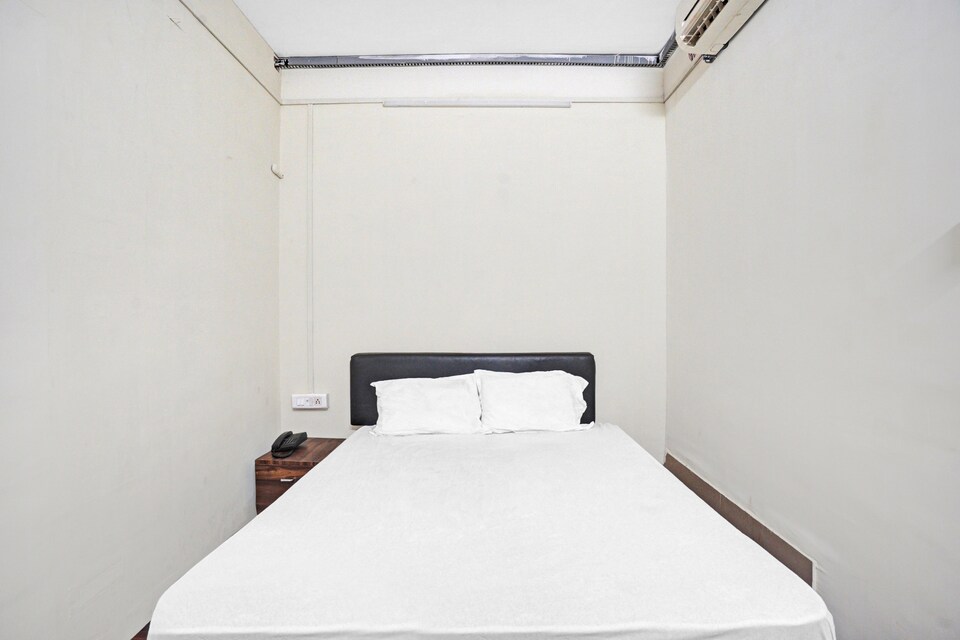 OYO Flagship 85854 Hotel Gold, Airport Surat, Surat