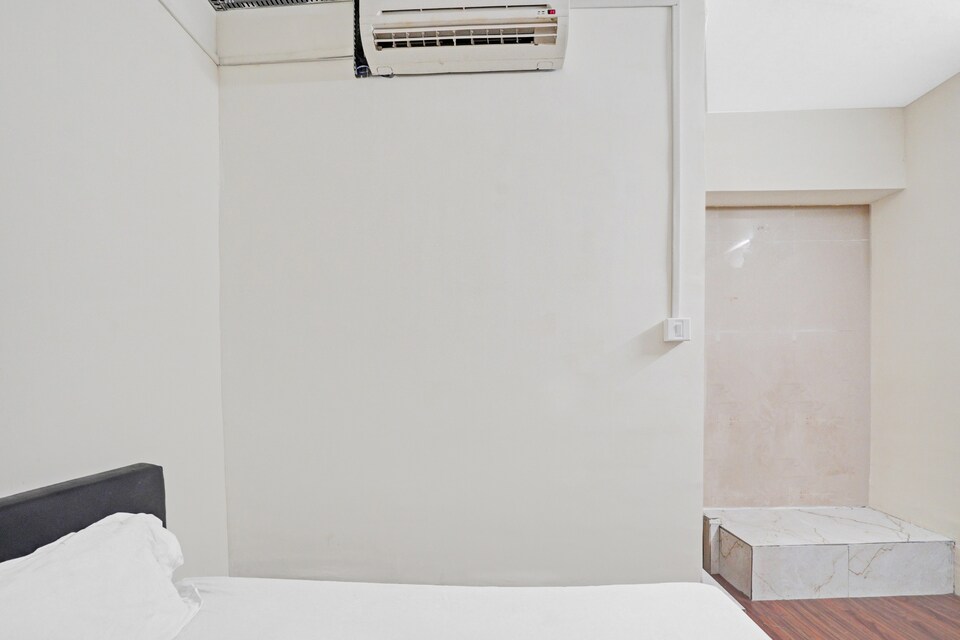 OYO Flagship 85854 Hotel Gold, Airport Surat, Surat