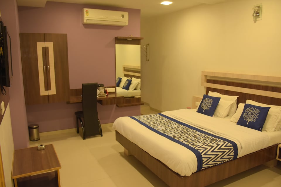 OYO 9109 Hotel Sheetal Plaza, Surat Railway Station, Surat