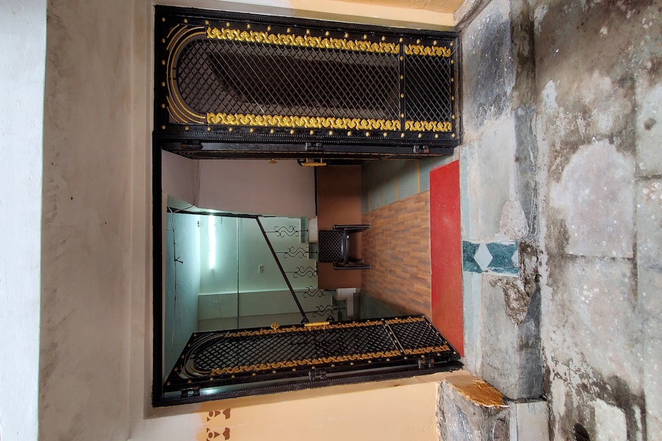 OYO HOME 85888 Banaras Holiday Home , Godowlia, Varanasi