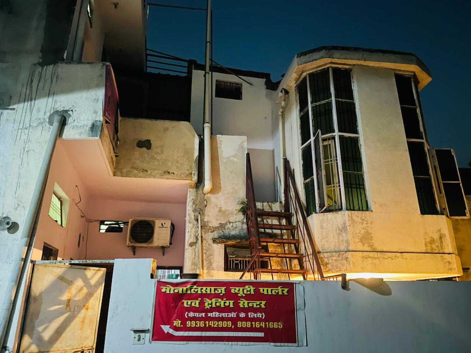 OYO Home Residential Near Munshi Pulia Metro Station, Indira Nagar Lucknow, Lucknow