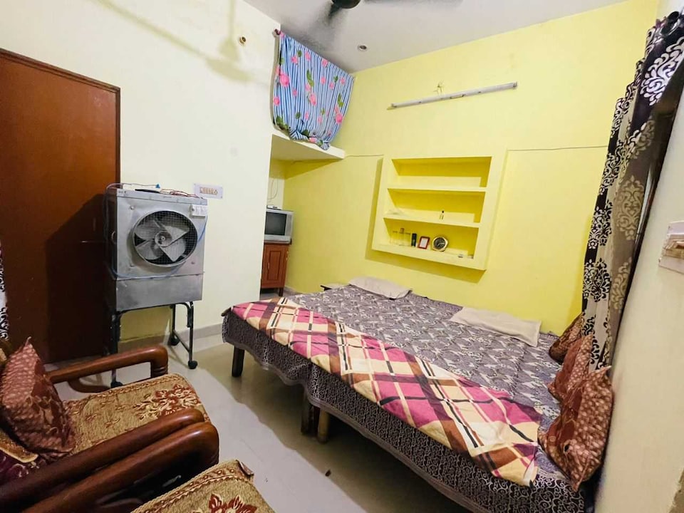 OYO Home Residential Near Munshi Pulia Metro Station, Indira Nagar Lucknow, Lucknow