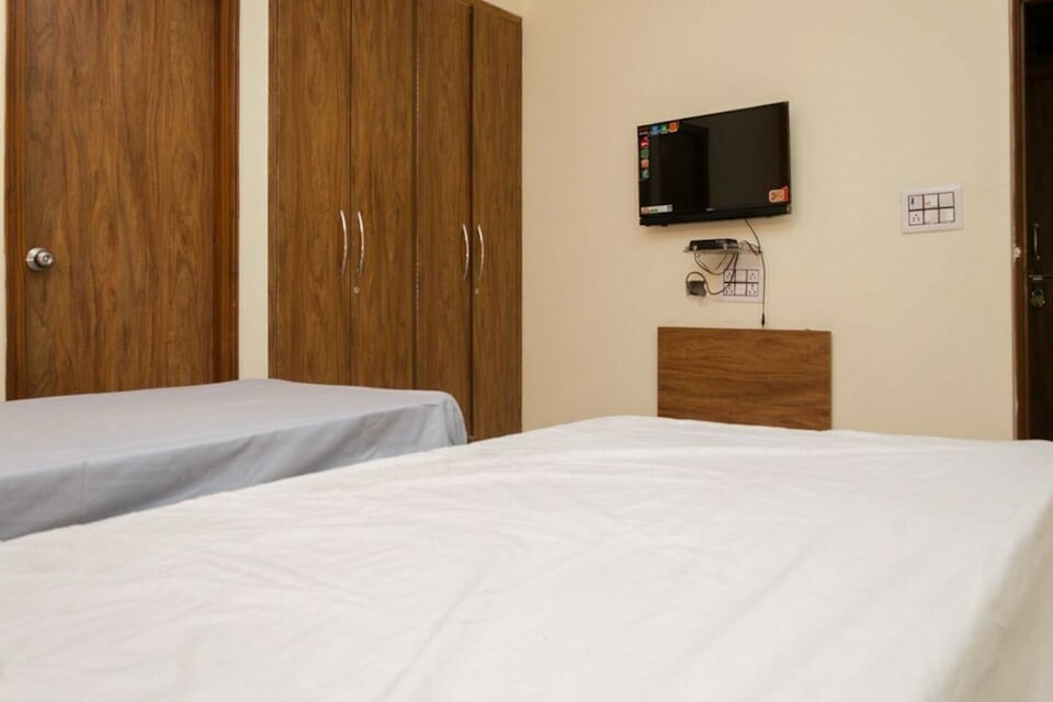 OYO Bipul's House Near Botanic Garden of Indian Republic, Noida City, Noida