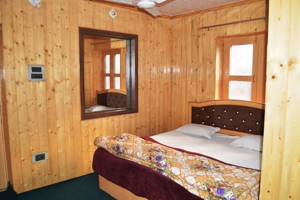 OYO Marias Hotel, Nigeen lake cluster, Srinagar