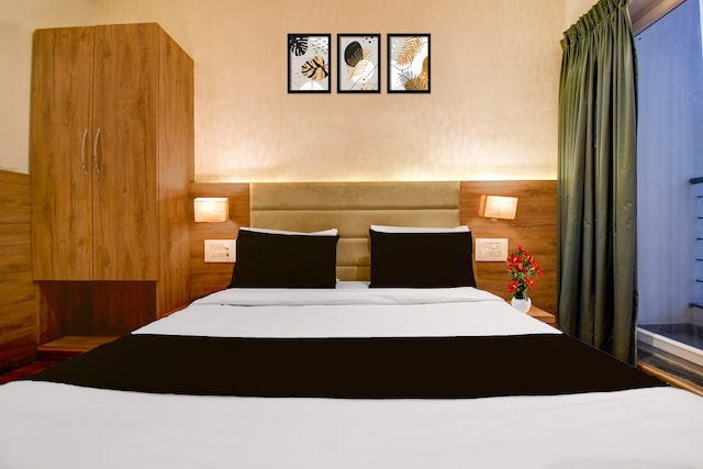 Super OYO Townhouse Vibhuti Khand Gomti Nagar Formerly Pratham Inn