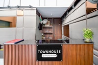 Super Townhouse Vibhuti Khand Gomti Nagar Formerly Pratham Inn