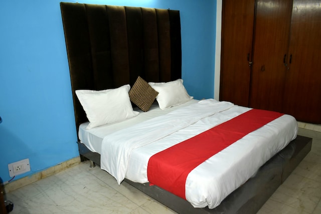 OYO Home Cosy Tree Rooms City Centre Near ISKCON Temple Noida