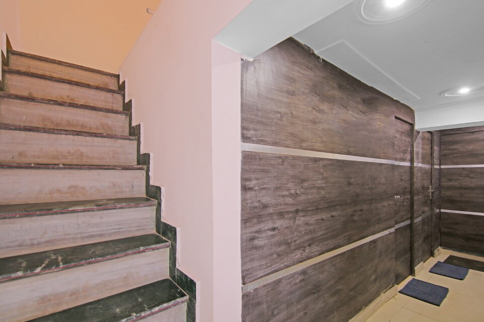 Hotel O King, Vaishali Kaushambi Metro, Ghaziabad